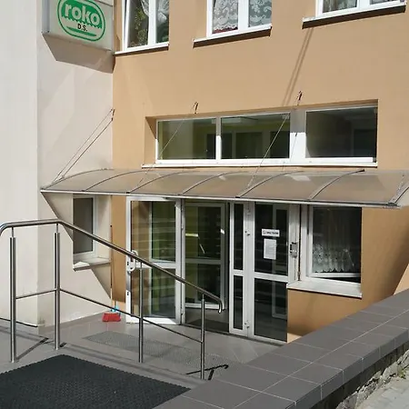 运动员洛克旅馆 *